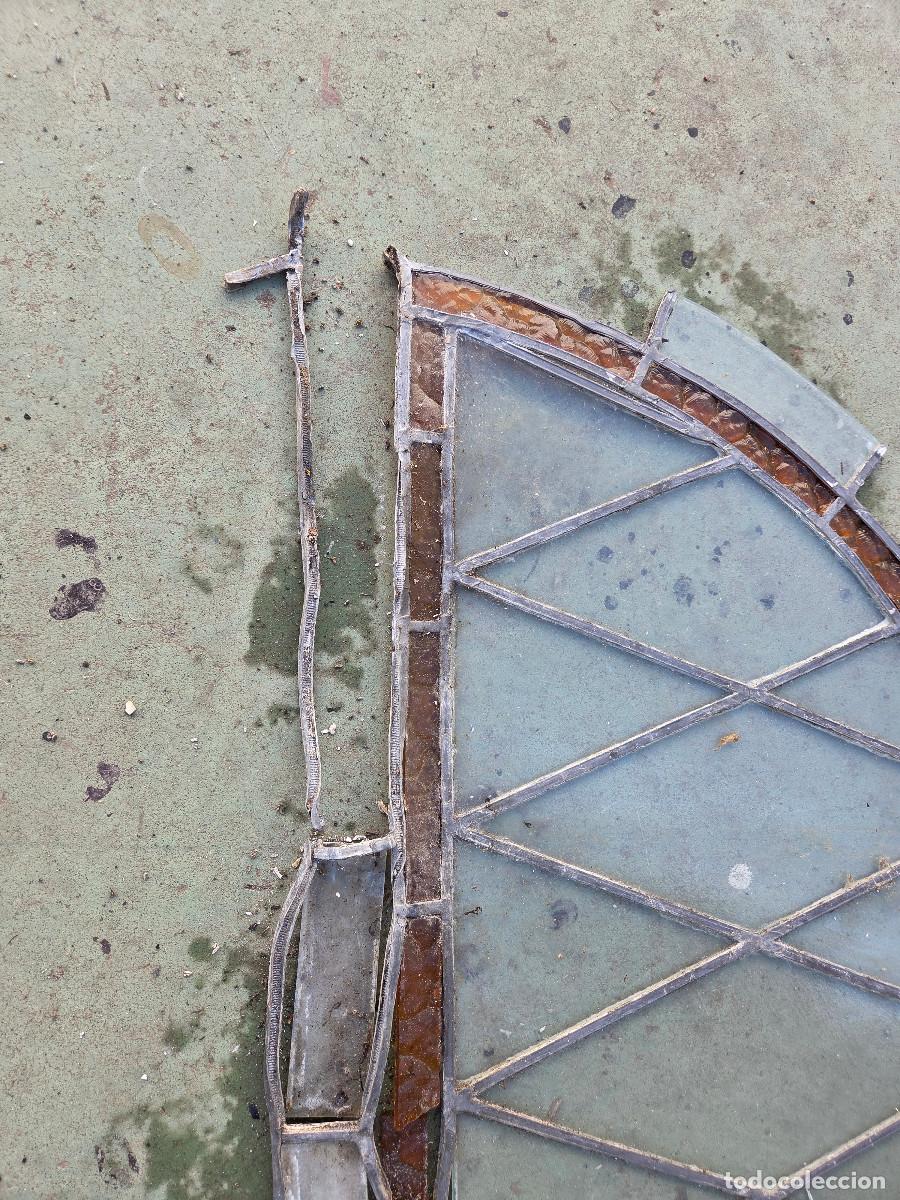 Antig&uuml;edades: vidriera de cristales de colores - Foto 3