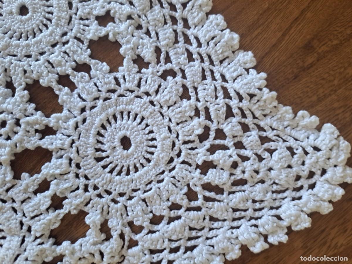 Antig&uuml;edades: TAPETE LARGO DE CROCHET Y DOS MAS - Foto 7