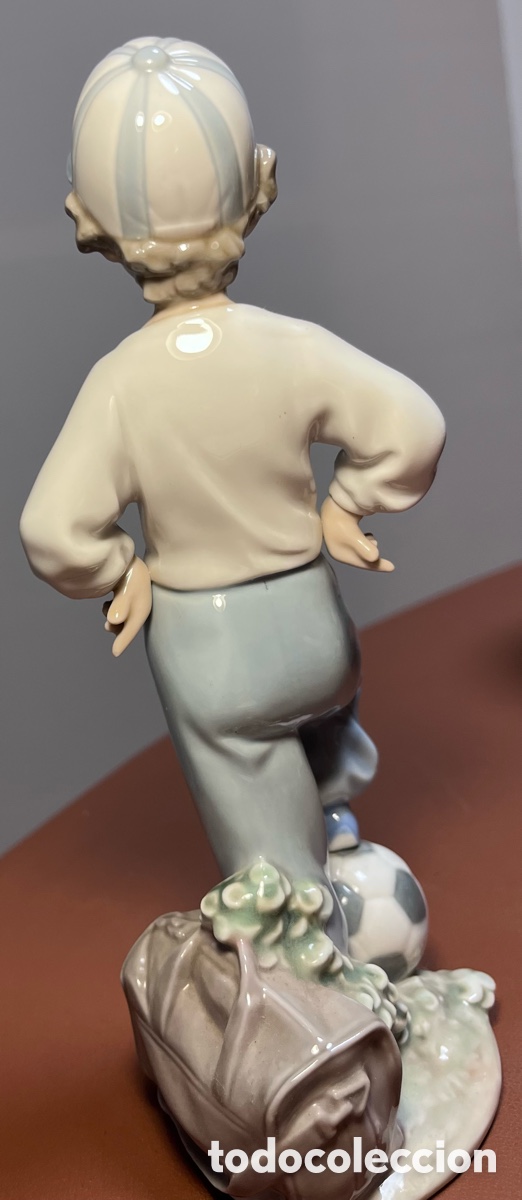 Antig&uuml;edades: Figura de Lladr&oacute; de ni&ntilde;o con bal&oacute;n - Foto 3