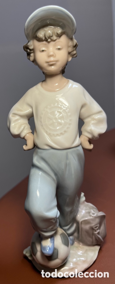 Antig&uuml;edades: Figura de Lladr&oacute; de ni&ntilde;o con bal&oacute;n - Foto 1