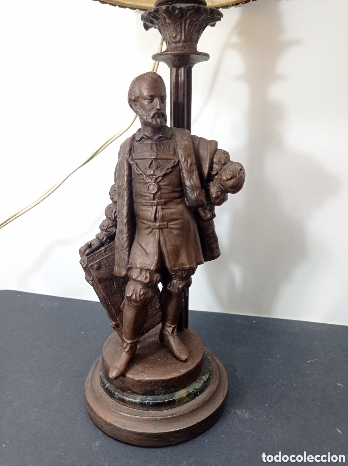 Antig&uuml;edades: Antigua L&aacute;mpara de biblioteca &bull; Figura - Miguel de Cervantes &bull; S. XIX