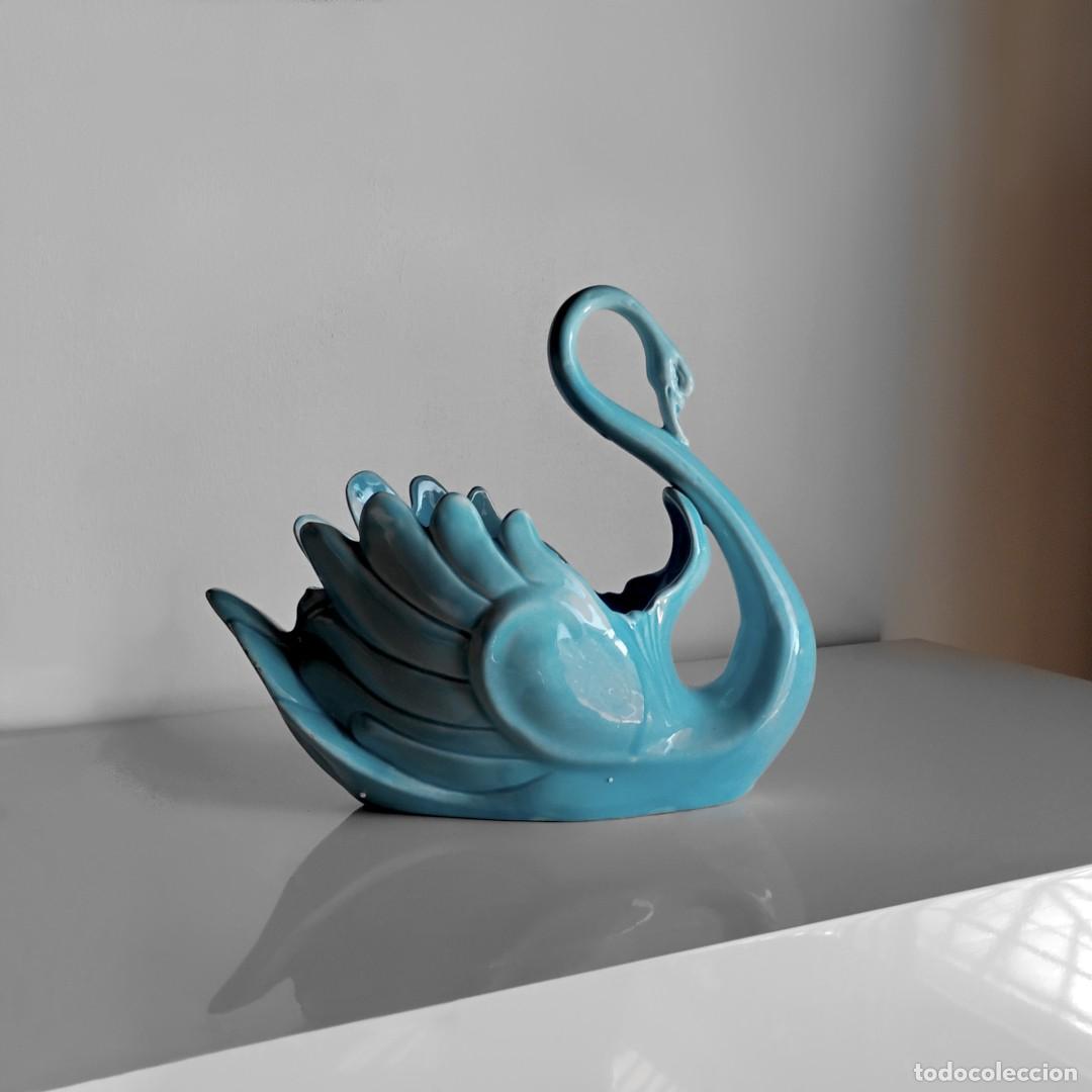 Antig&uuml;edades: MACETERO O CENTRO DE MESA CON FORMA DE CISNE - MANISES - Foto 1