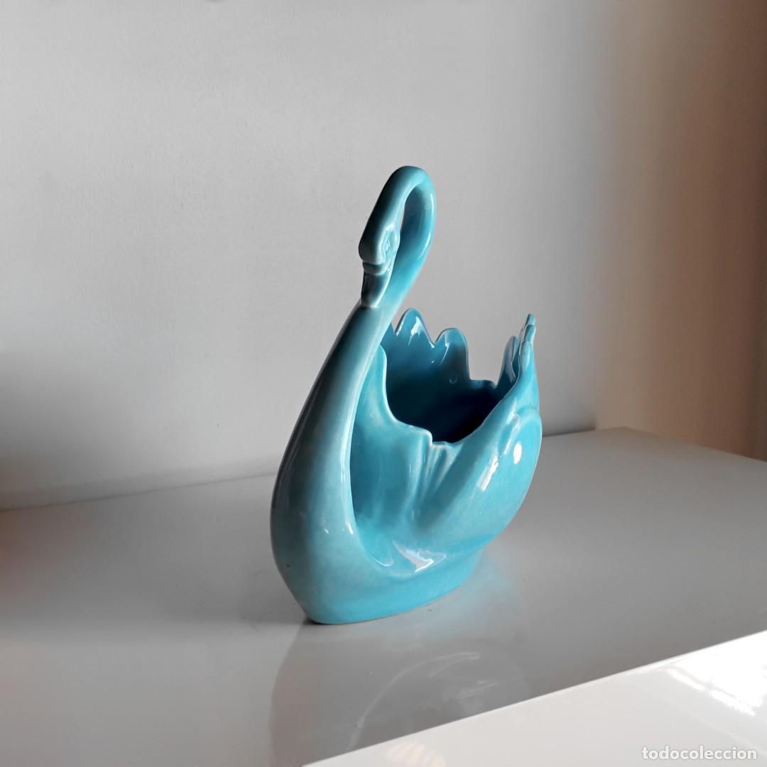 Antig&uuml;edades: MACETERO O CENTRO DE MESA CON FORMA DE CISNE - MANISES - Foto 2