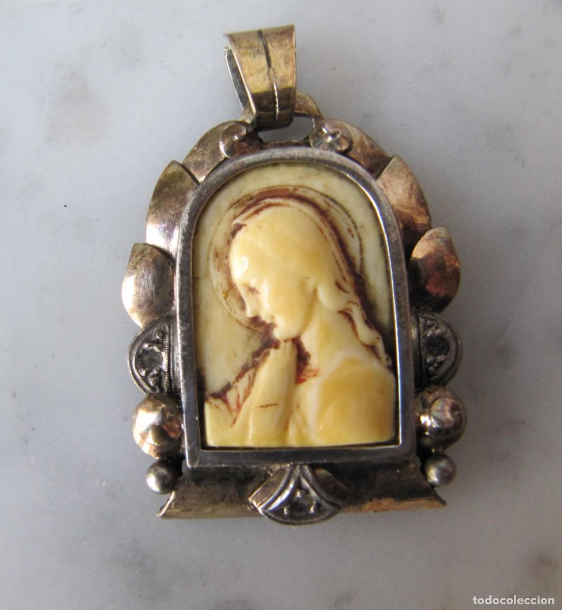 Antig&uuml;edades: Medalla devocional plata con plaqu&eacute; de oro a&ntilde;os 40 - Foto 1