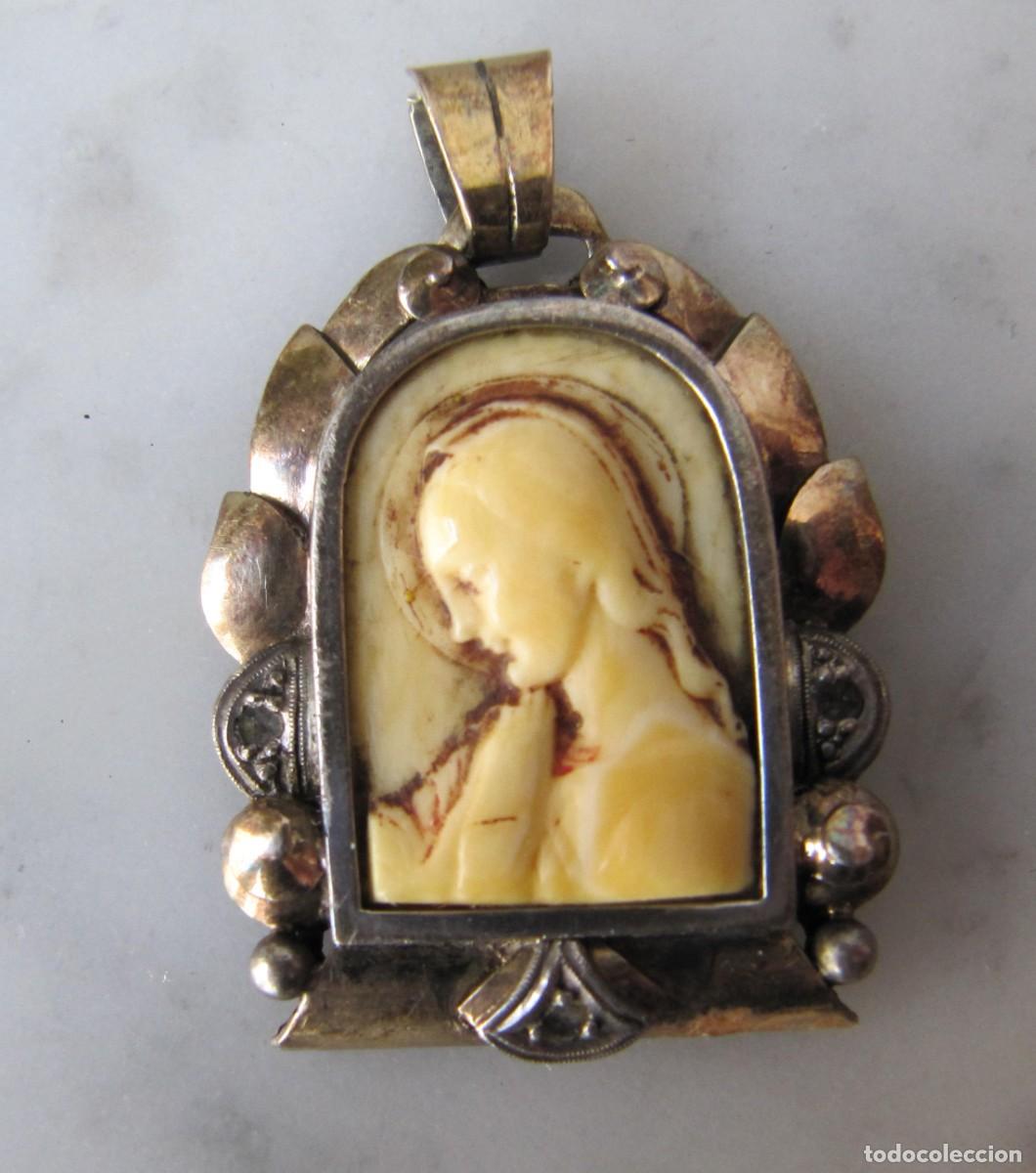 Antig&uuml;edades: Medalla devocional plata con plaqu&eacute; de oro a&ntilde;os 40 - Foto 2