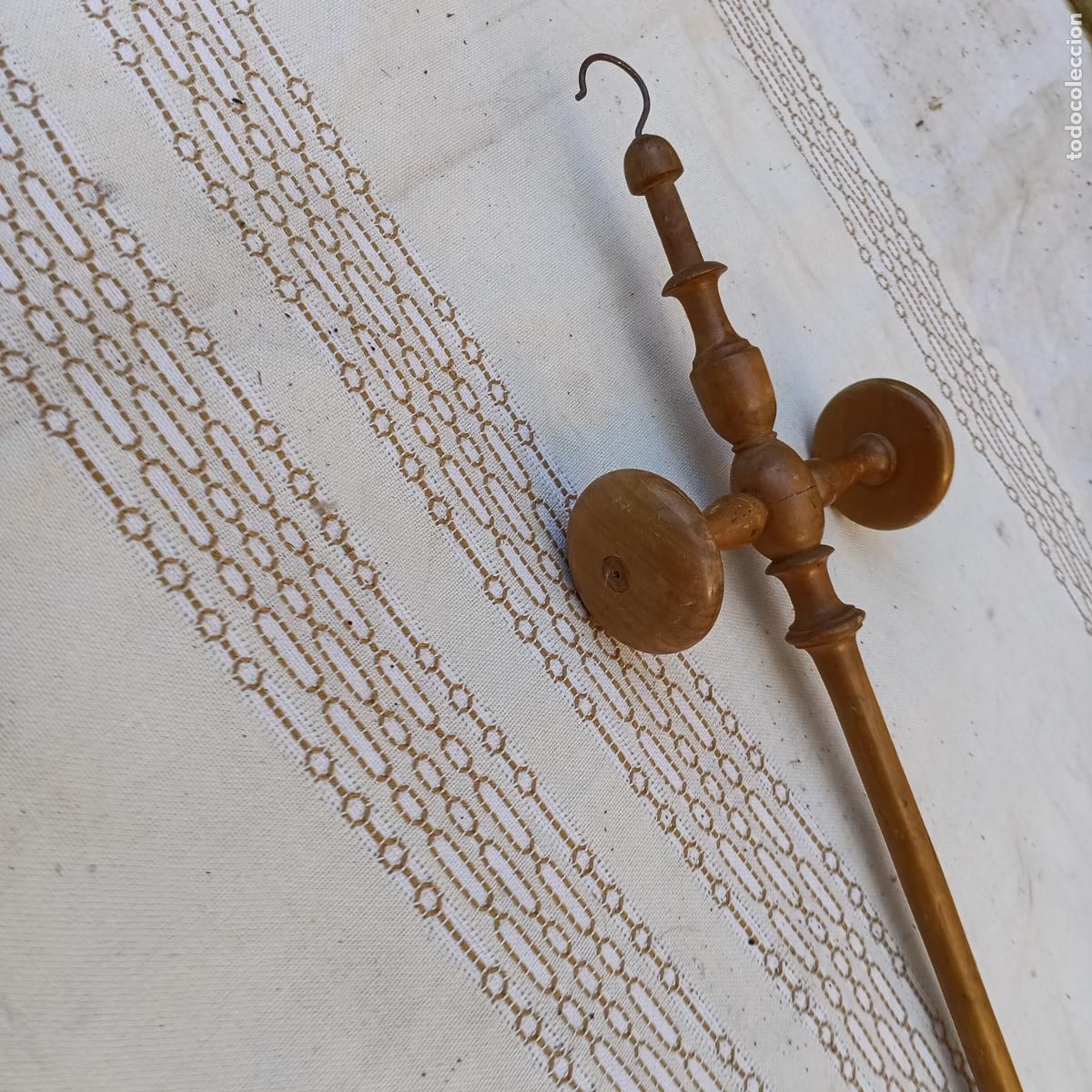 Antig&uuml;edades: PERCHA ANTIGUA DE MADERA EN FORMA DE CRUZ. - Foto 3