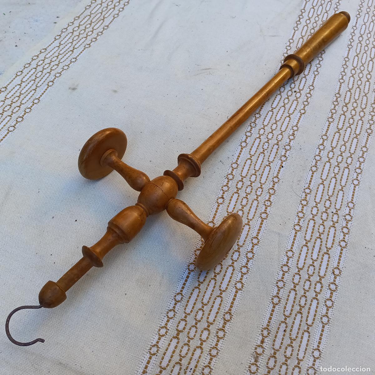 Antig&uuml;edades: PERCHA ANTIGUA DE MADERA EN FORMA DE CRUZ. - Foto 4