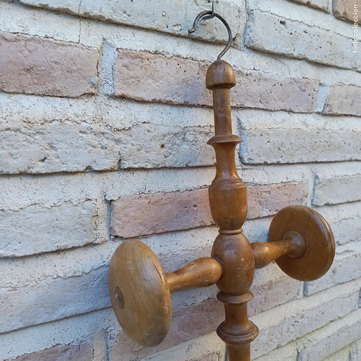 Antig&uuml;edades: PERCHA ANTIGUA DE MADERA EN FORMA DE CRUZ. - Foto 5
