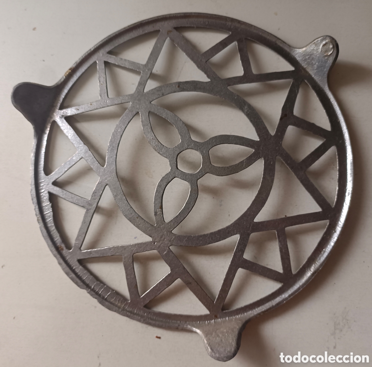 Antig&uuml;edades: Salvamanteles metalico - Foto 4