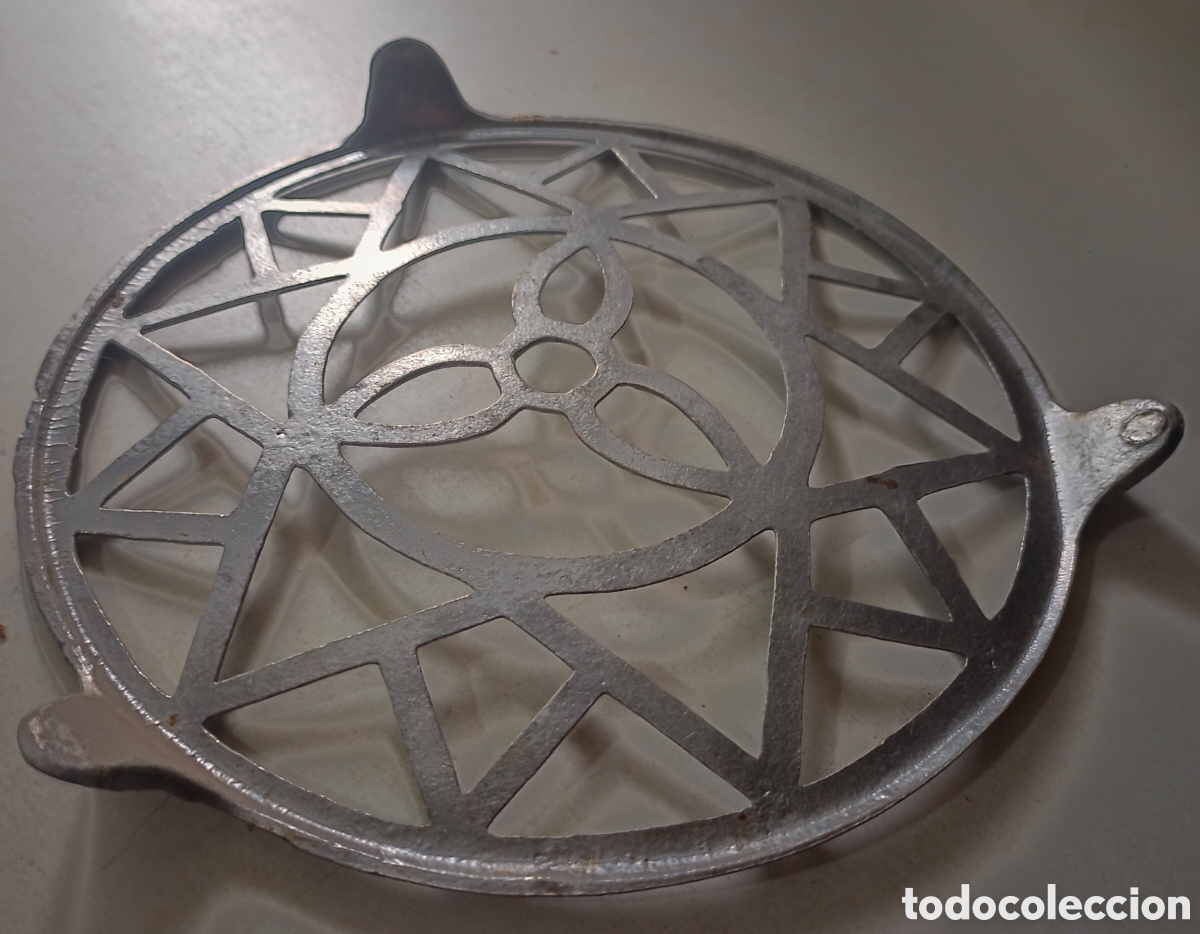 Antig&uuml;edades: Salvamanteles metalico - Foto 5