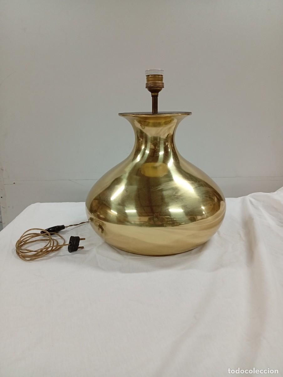 Antig&uuml;edades: L&aacute;mpara dorada mid century de lat&oacute;n. - Foto 1