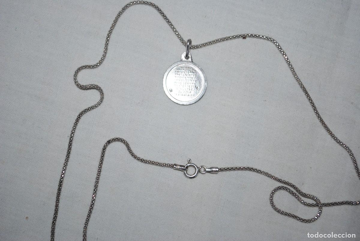 Antig&uuml;edades: MEDALLA Y CADENA DE PLATA , NO SE QUE SANTO . - Foto 3
