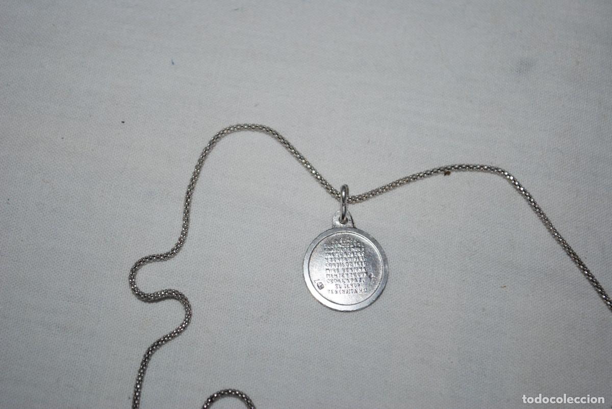 Antig&uuml;edades: MEDALLA Y CADENA DE PLATA , NO SE QUE SANTO . - Foto 4