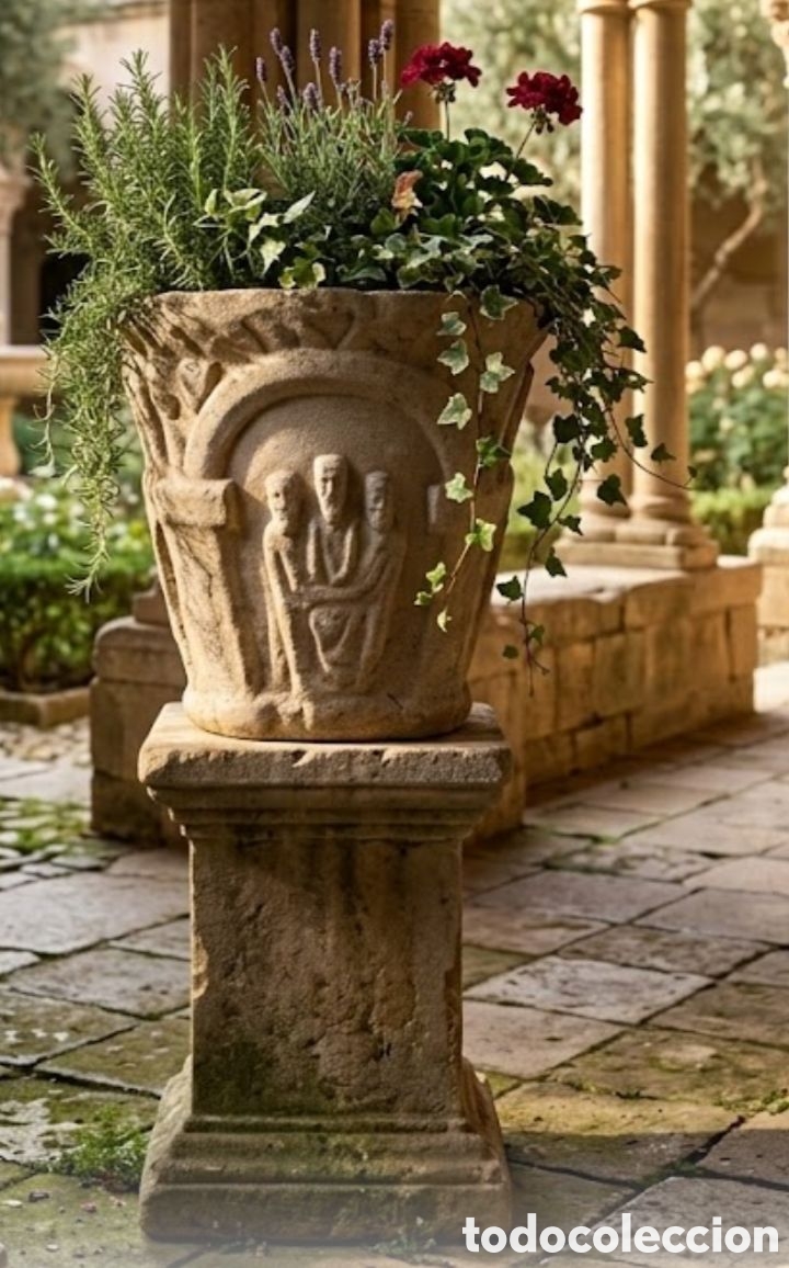 Antig&uuml;edades: Gran maceta relieve para patio 29 cent&iacute;metros de altura Reyes magos o santos