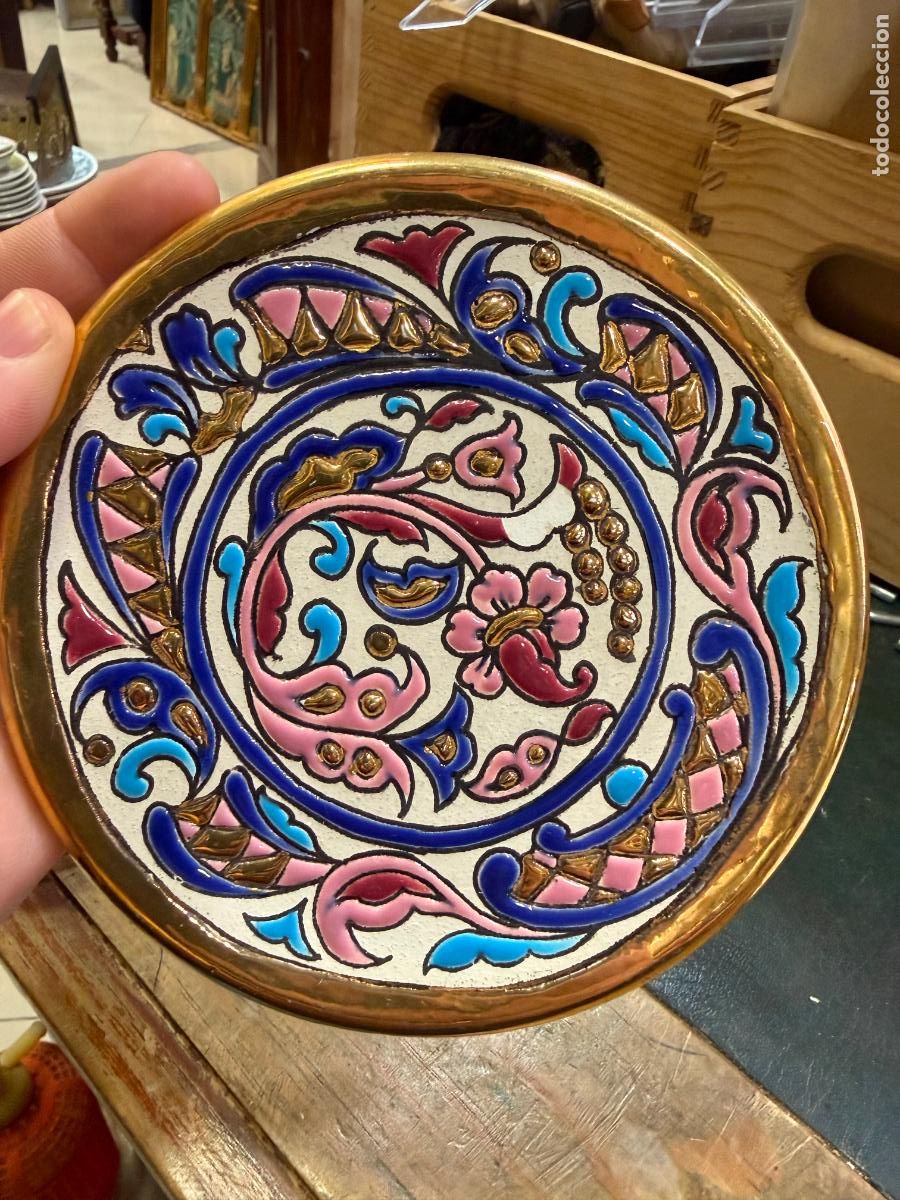 Antig&uuml;edades: PLATO CERAMICA Y ESMALTE PINTADOS EN SEVILLA - MEDIDA 14 CM