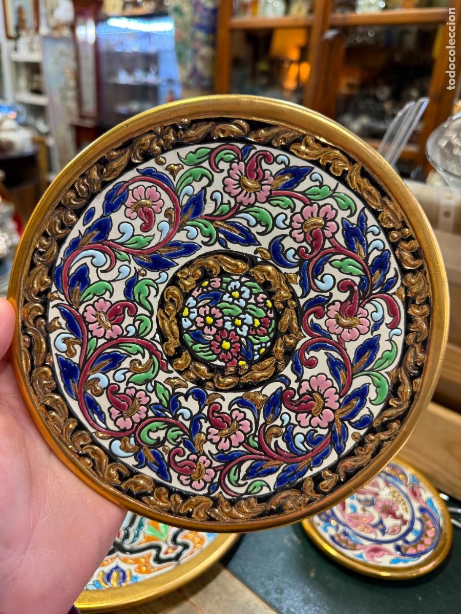 Antig&uuml;edades: PLATO CERAMICA Y ESMALTE PINTADOS EN SEVILLA - MEDIDA 18,5 CM