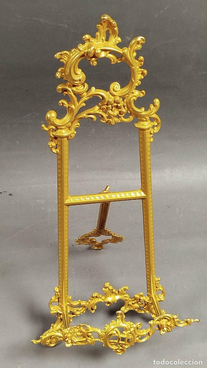 Antig&uuml;edades: ATRIL DE BRONCE DORADO - Foto 2