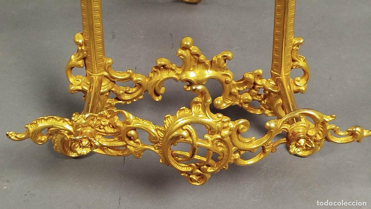 Antig&uuml;edades: ATRIL DE BRONCE DORADO - Foto 3