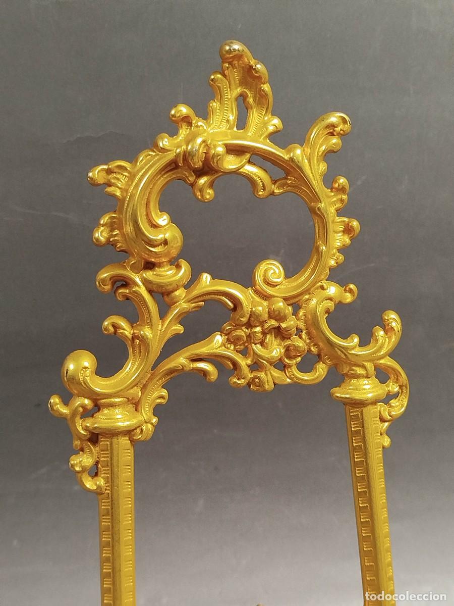 Antig&uuml;edades: ATRIL DE BRONCE DORADO - Foto 4