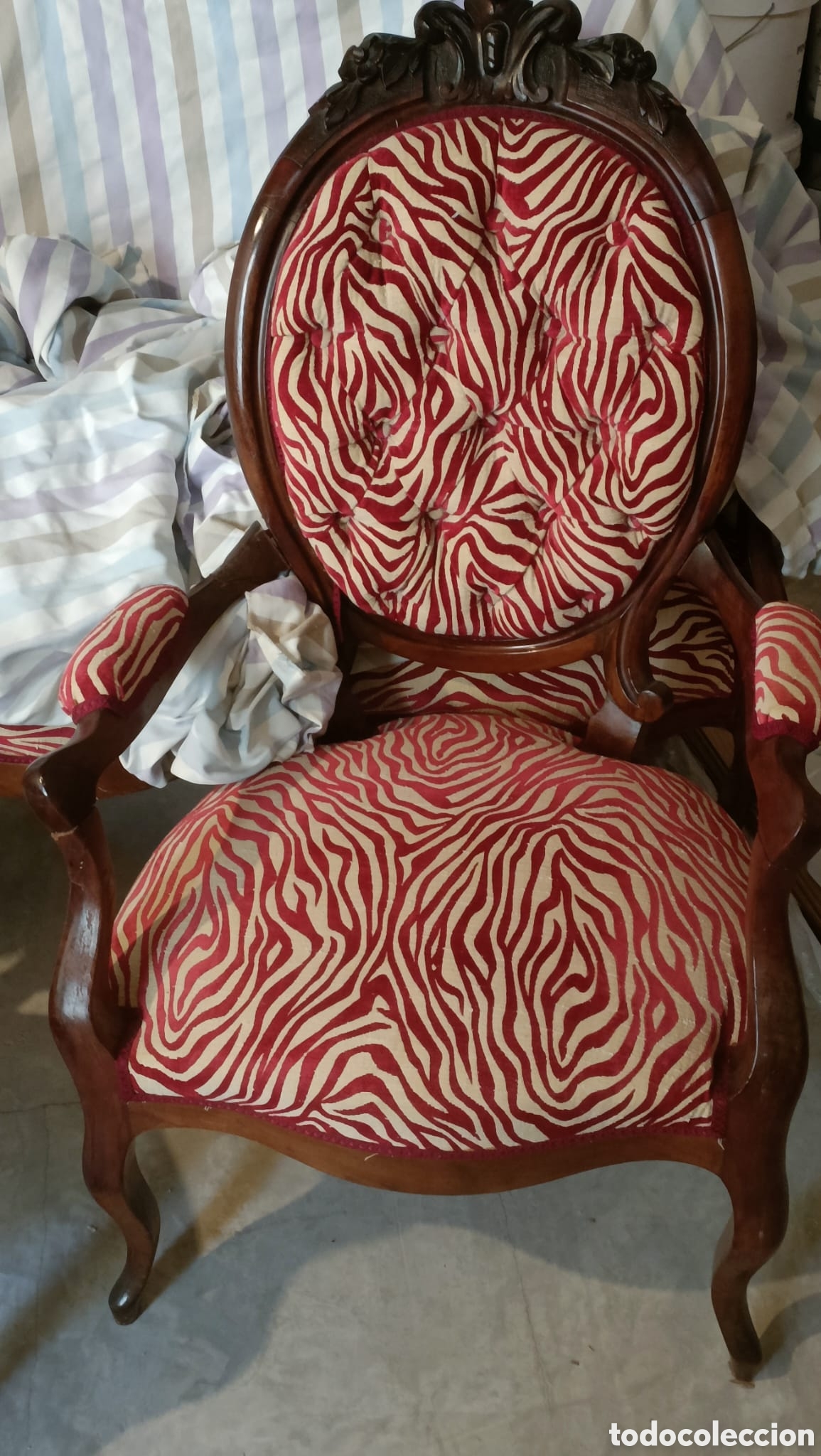 Antig&uuml;edades: Tresillo Isabelino y 2 sillones - Foto 12