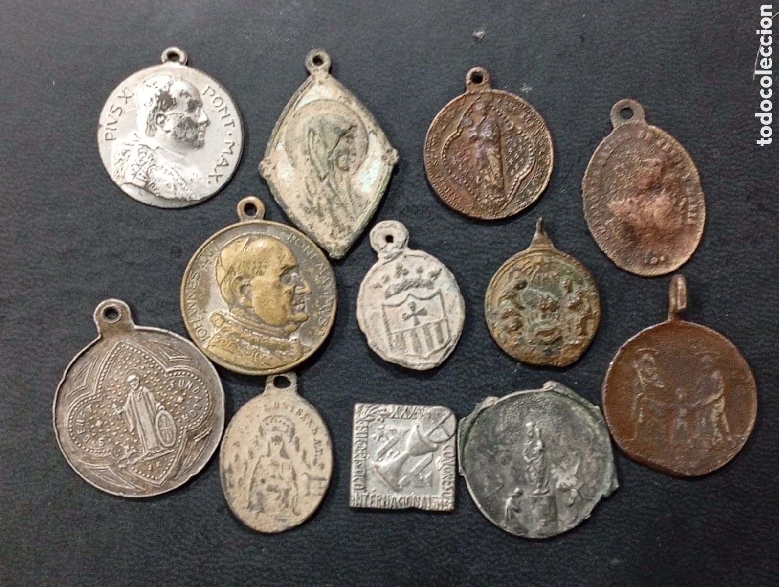 Antig&uuml;edades: Conjunto de 12 medallas religiosas diferentes epocas bronce hierro cobre