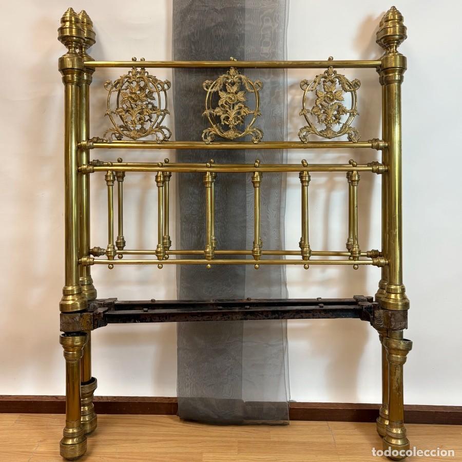 Antig&uuml;edades: Pareja de Cabeceros de Bronce - Foto 1
