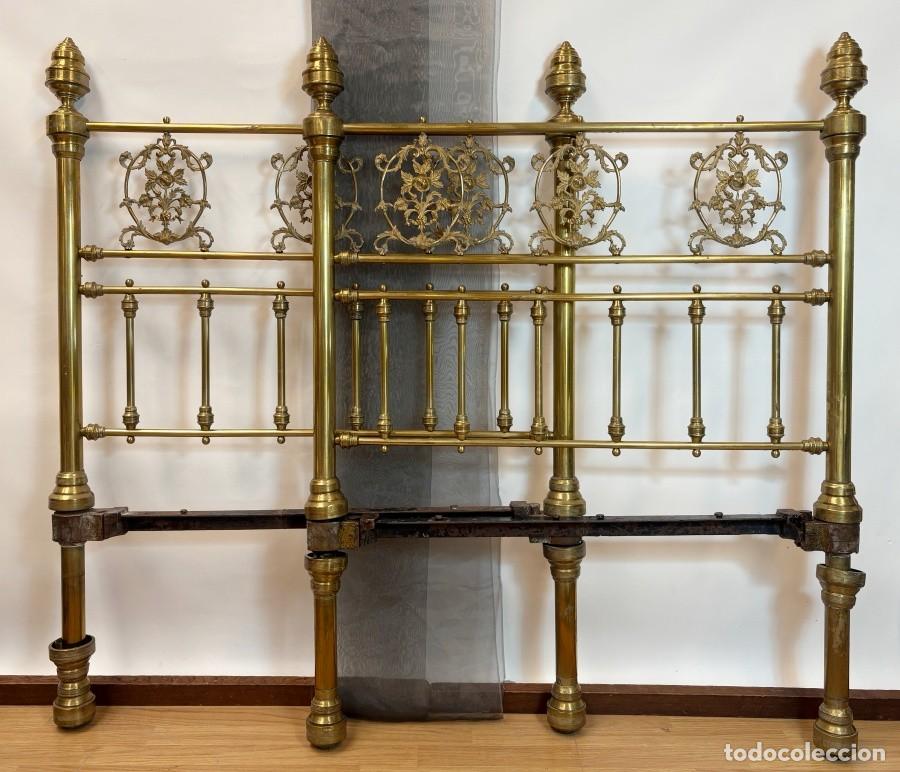 Antig&uuml;edades: Pareja de Cabeceros de Bronce - Foto 3