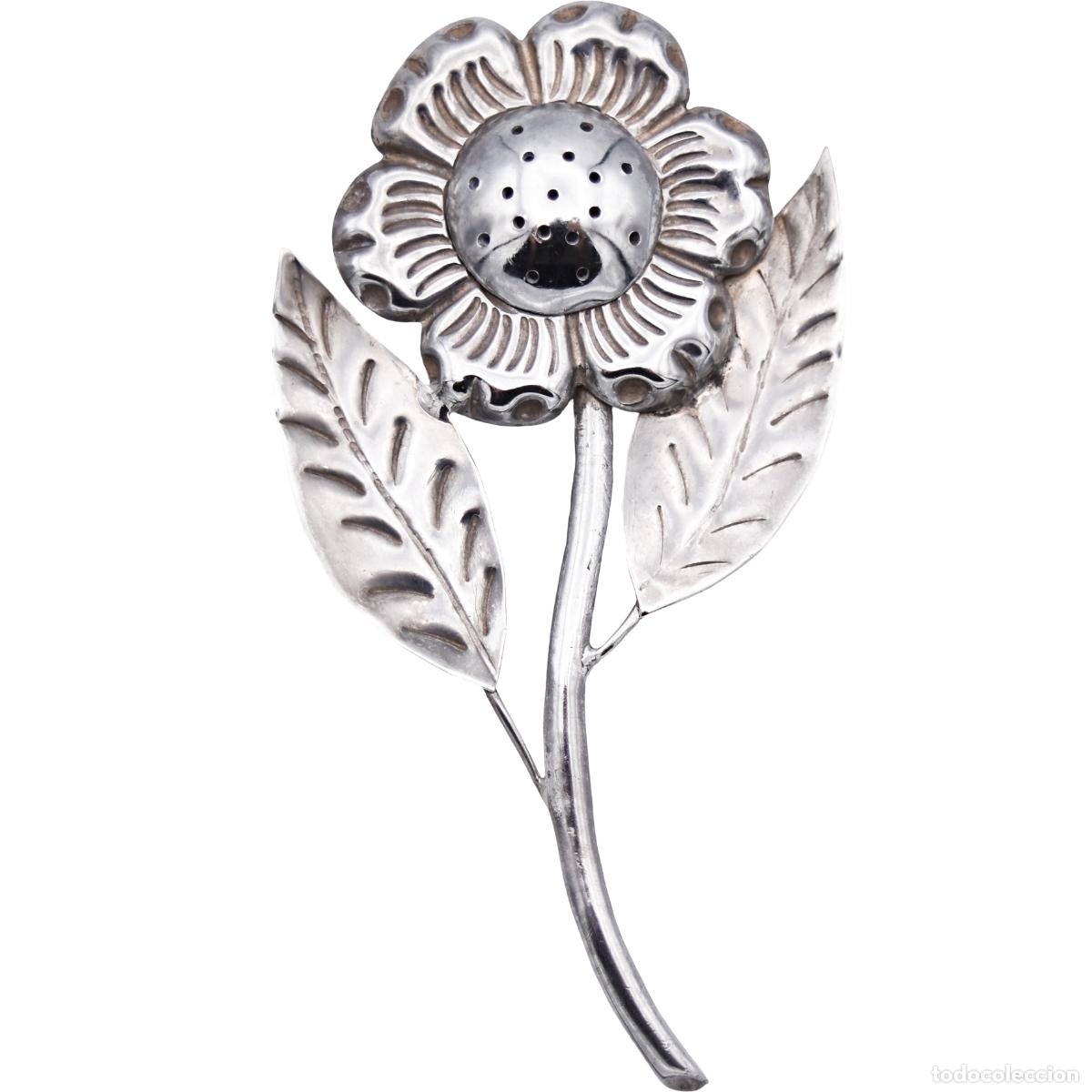 Antig&uuml;edades: Especiero / talquera de plata con forma de flor - Foto 1