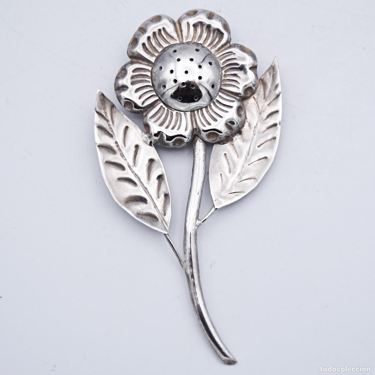 Antig&uuml;edades: Especiero / talquera de plata con forma de flor - Foto 8