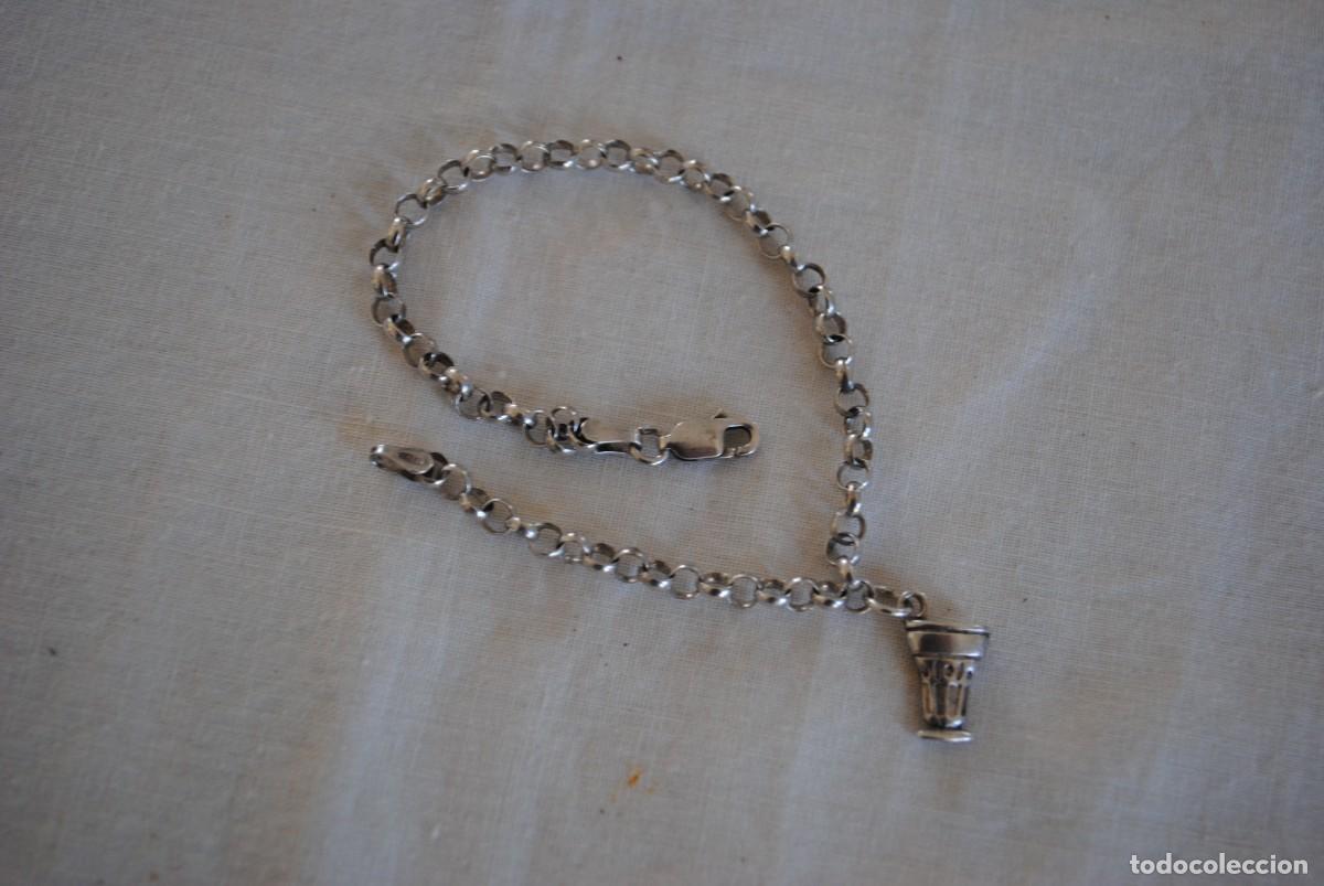 Antig&uuml;edades: PULSERA DE PLATA CON UN COLGANTE - Foto 2