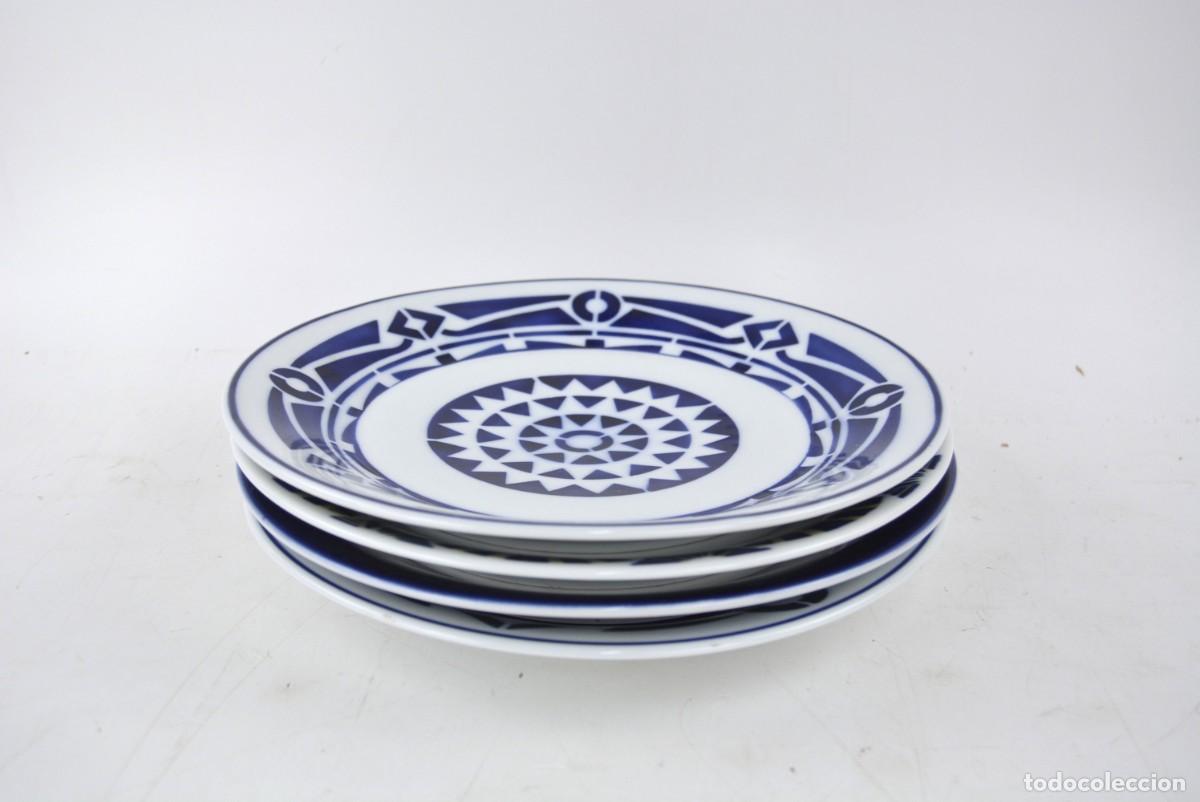 Antiguidades: Lote de platos de cer&aacute;mica de Sargadelos. 27 cm de di&aacute;metro.