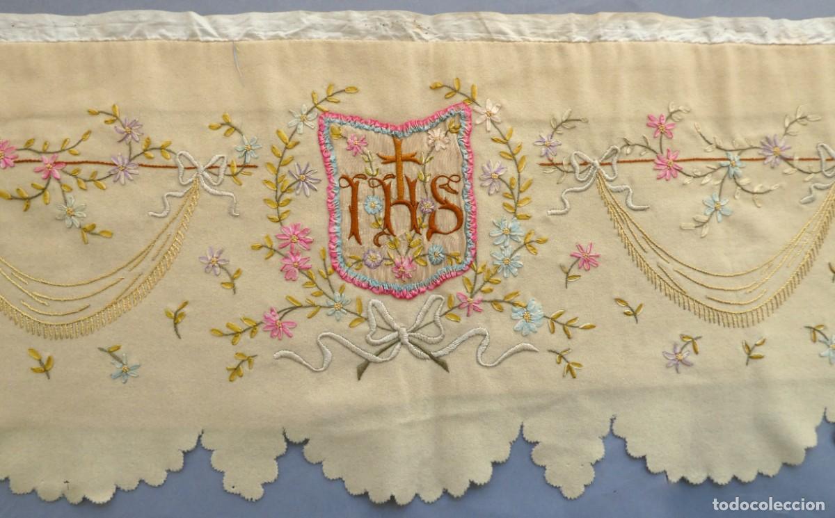 Antig&uuml;edades: ANTIGUO FRENTE DE ALTAR - LANA BORDADA S.XIX