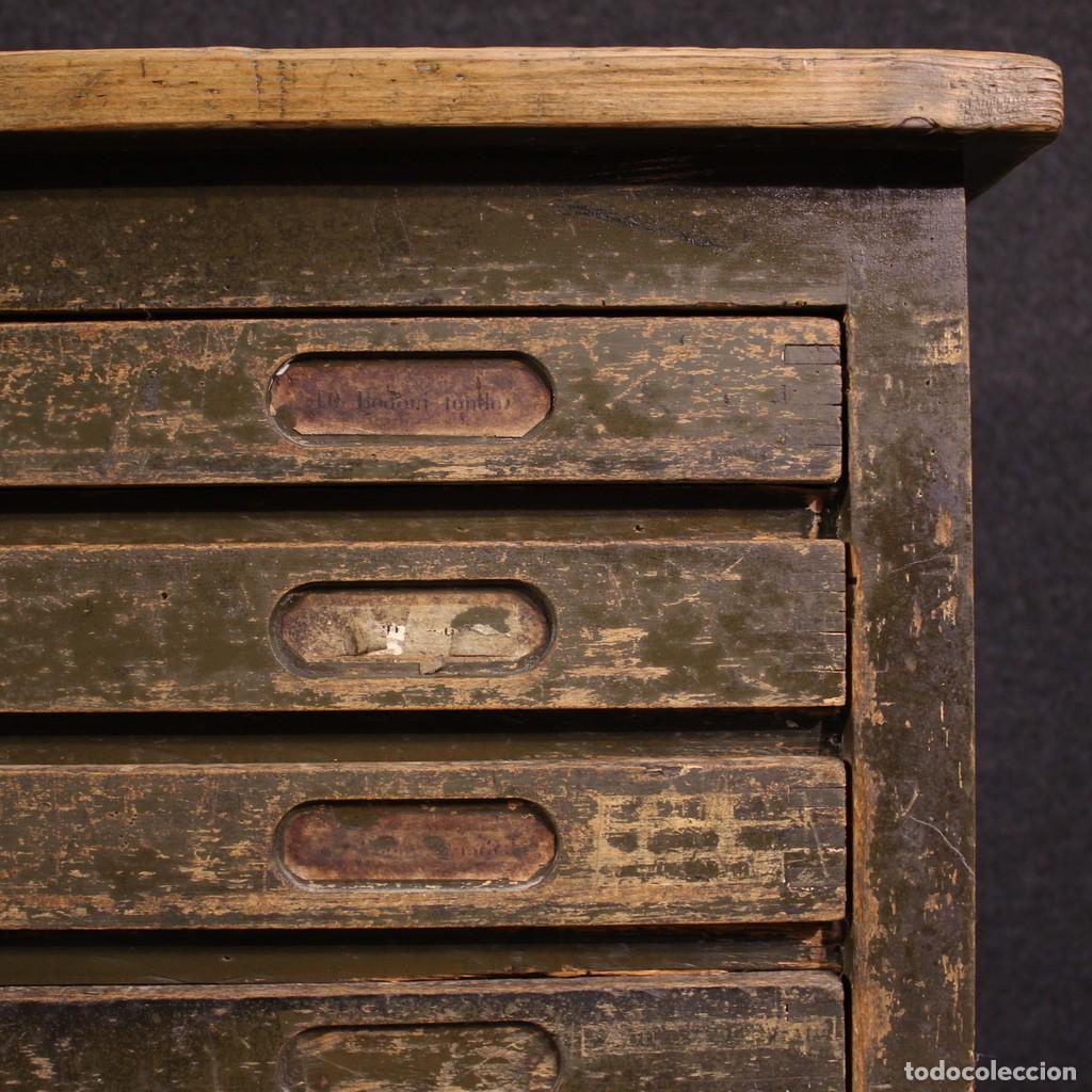 Antig&uuml;edades: C&oacute;moda en madera lacada del siglo XX - Foto 6