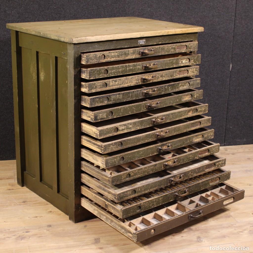 Antig&uuml;edades: C&oacute;moda en madera lacada del siglo XX - Foto 7
