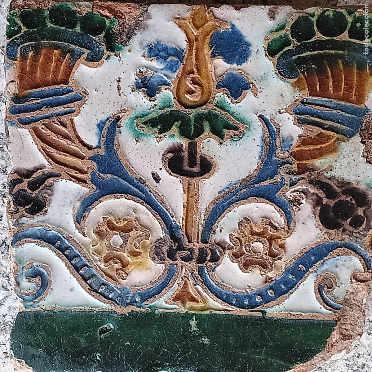 Antig&uuml;edades: AZULEJO ANTIGUO DE TOLEDO - SIGLO XVI - RENACIMIENTO - CUERDA SECA - CUERNOS DE LA ABUNDANCIA.