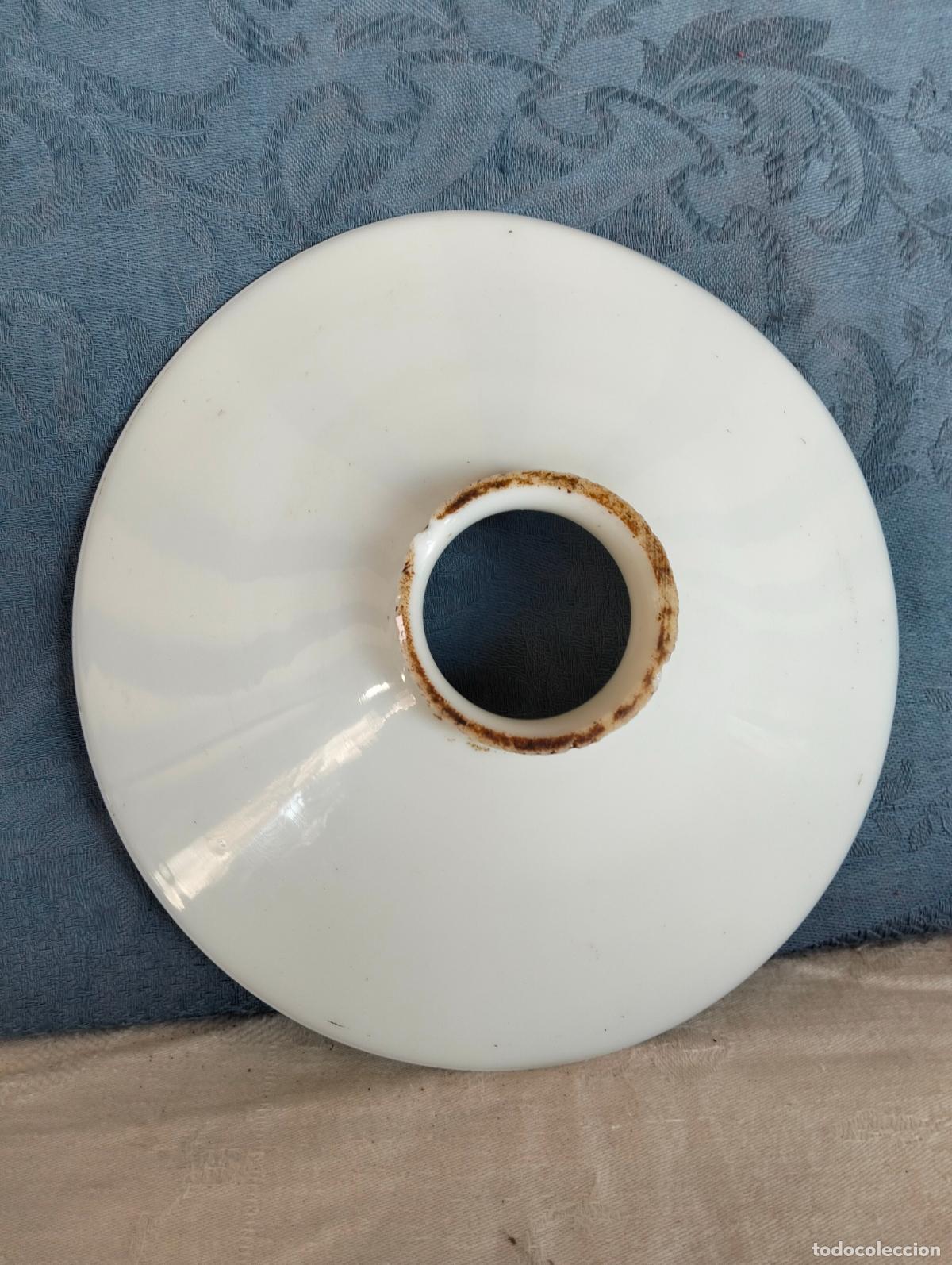 Antig&uuml;edades: Tulipa antigua de l&aacute;mpara flor&oacute;n pantalla circular cristal opalina blanca 20cm di&aacute;metro industrial