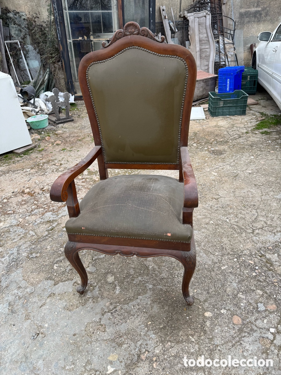 Antig&uuml;edades: Sill&oacute;n en madera y s&iacute;mil de cuero - Foto 1