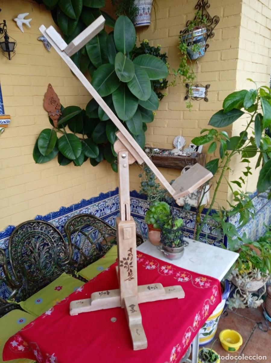 Antig&uuml;edades: Caballete atril antiguo de madera - Foto 4
