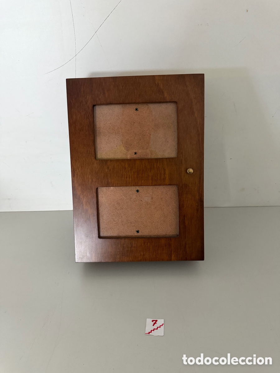 Antig&uuml;edades: Caja de llaves de madera - Foto 1