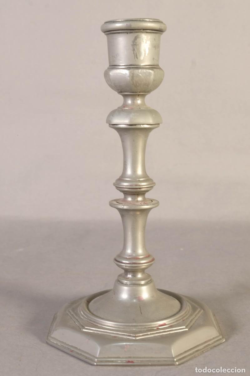 Antig&uuml;edades: CANDELERO EN METAL PLATEADO - Foto 2