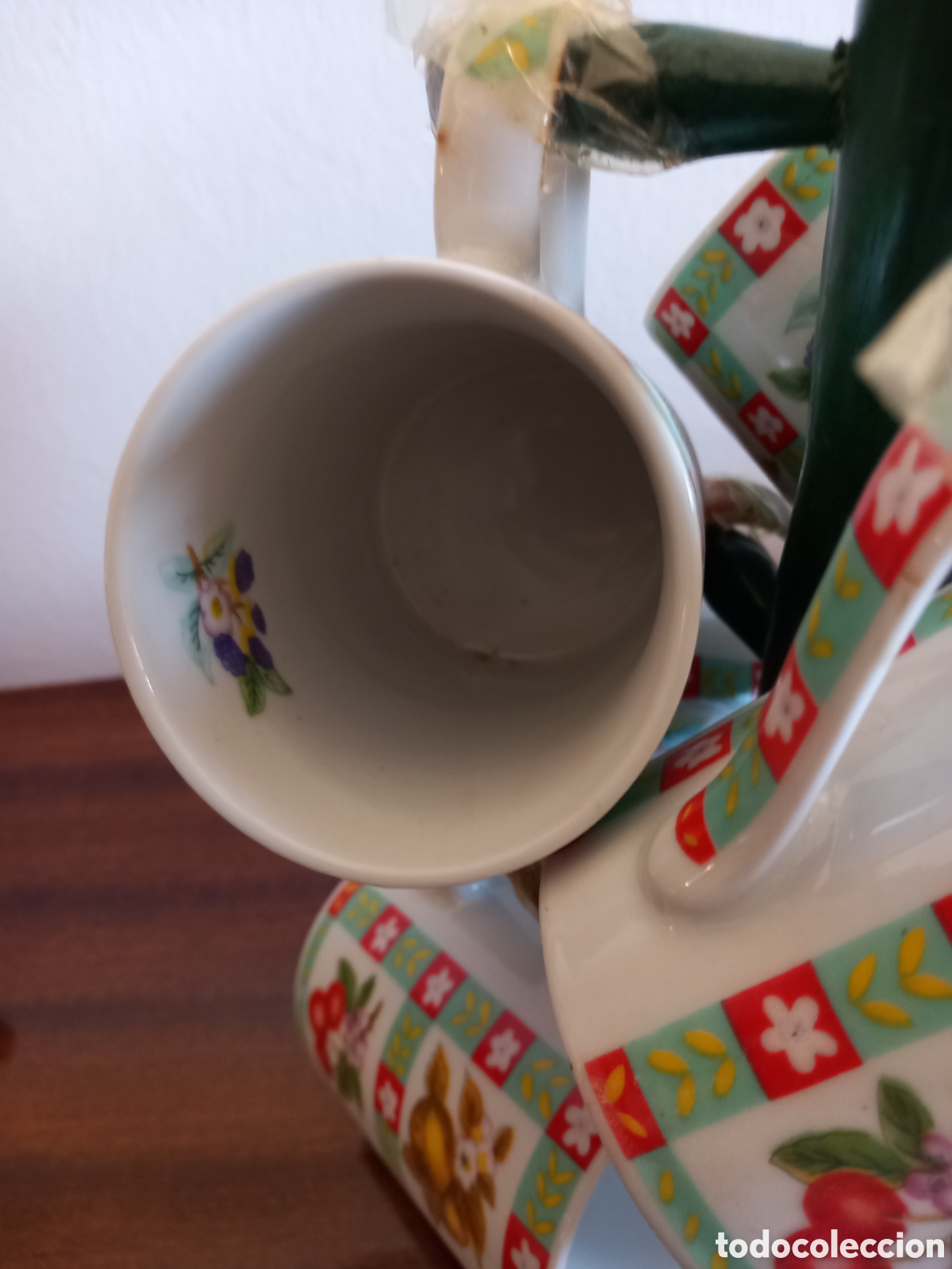 Antig&uuml;edades: Soporte de madera con 6 tazas - Foto 2