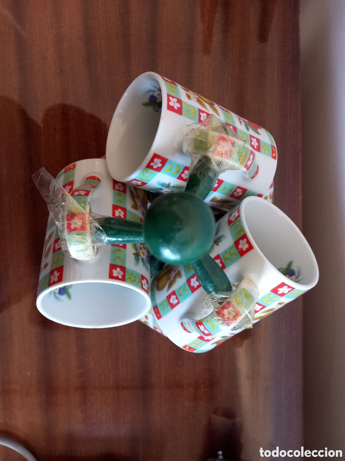 Antig&uuml;edades: Soporte de madera con 6 tazas - Foto 3