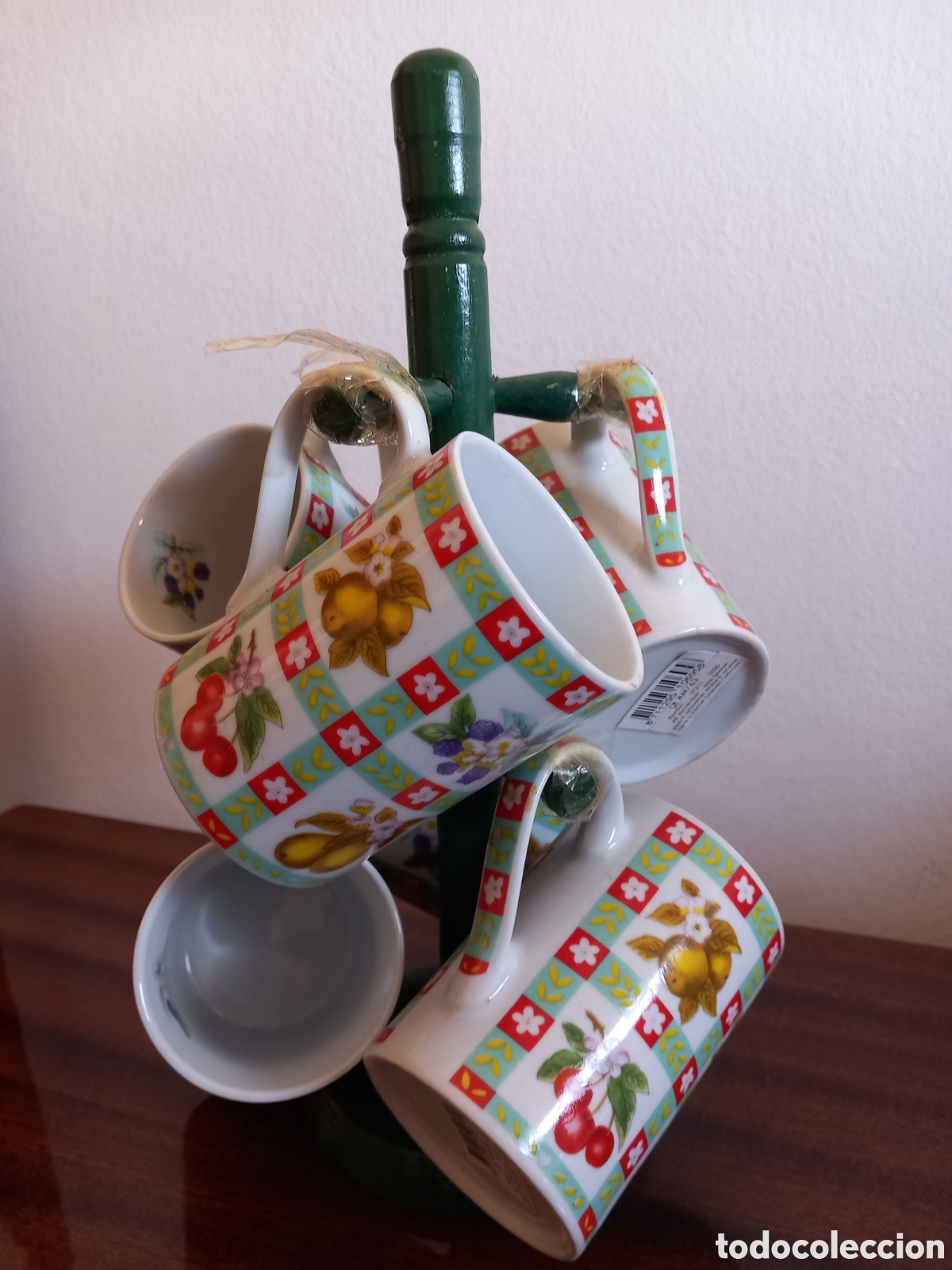 Antig&uuml;edades: Soporte de madera con 6 tazas - Foto 1