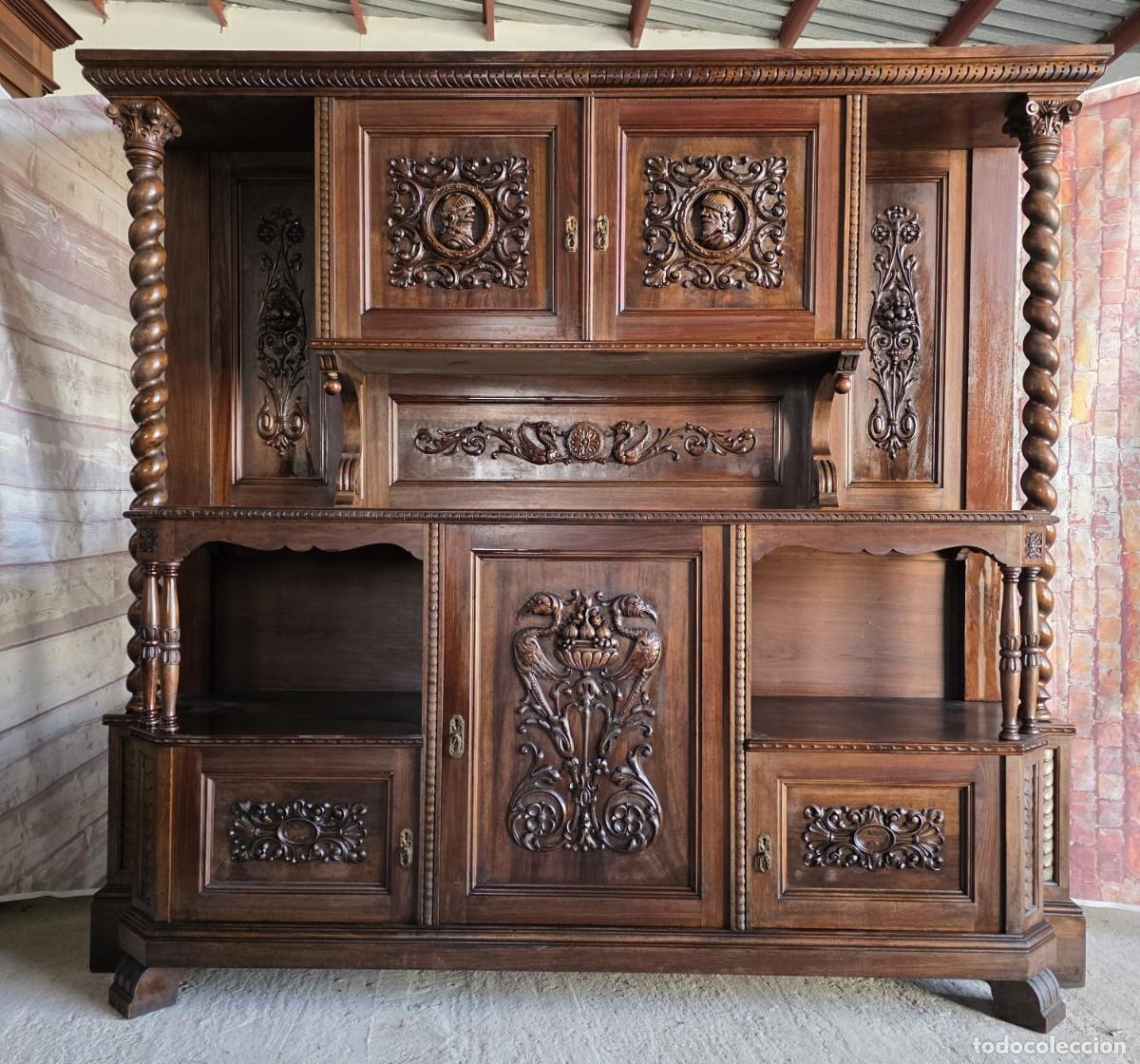 Antig&uuml;edades: Aparador antiguo de madera tallada - Foto 1