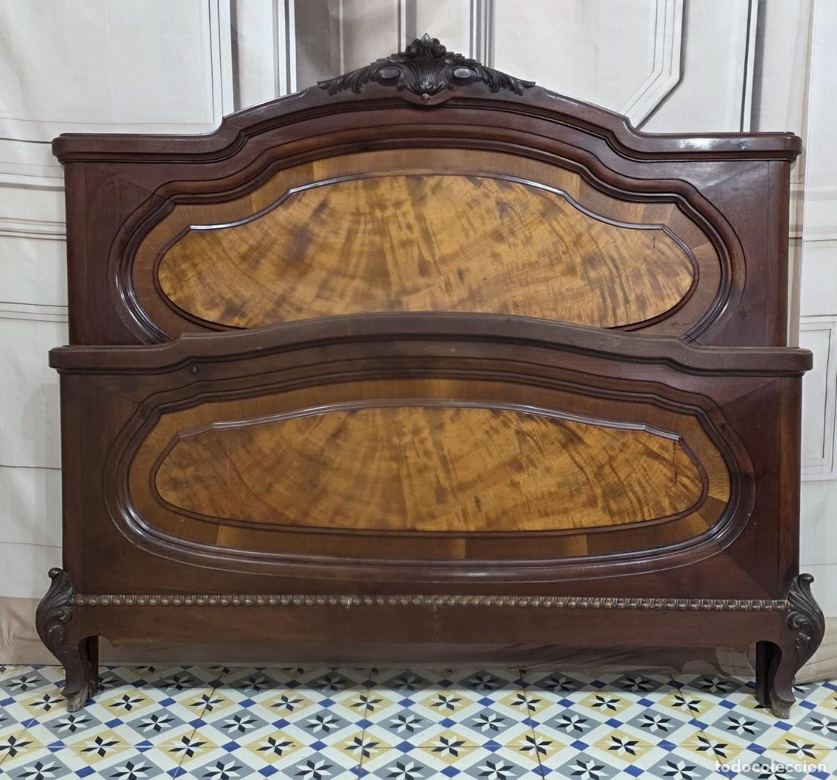 Antig&uuml;edades: Cama antigua de madera, estilo franc&eacute;s Luis XV - Foto 1