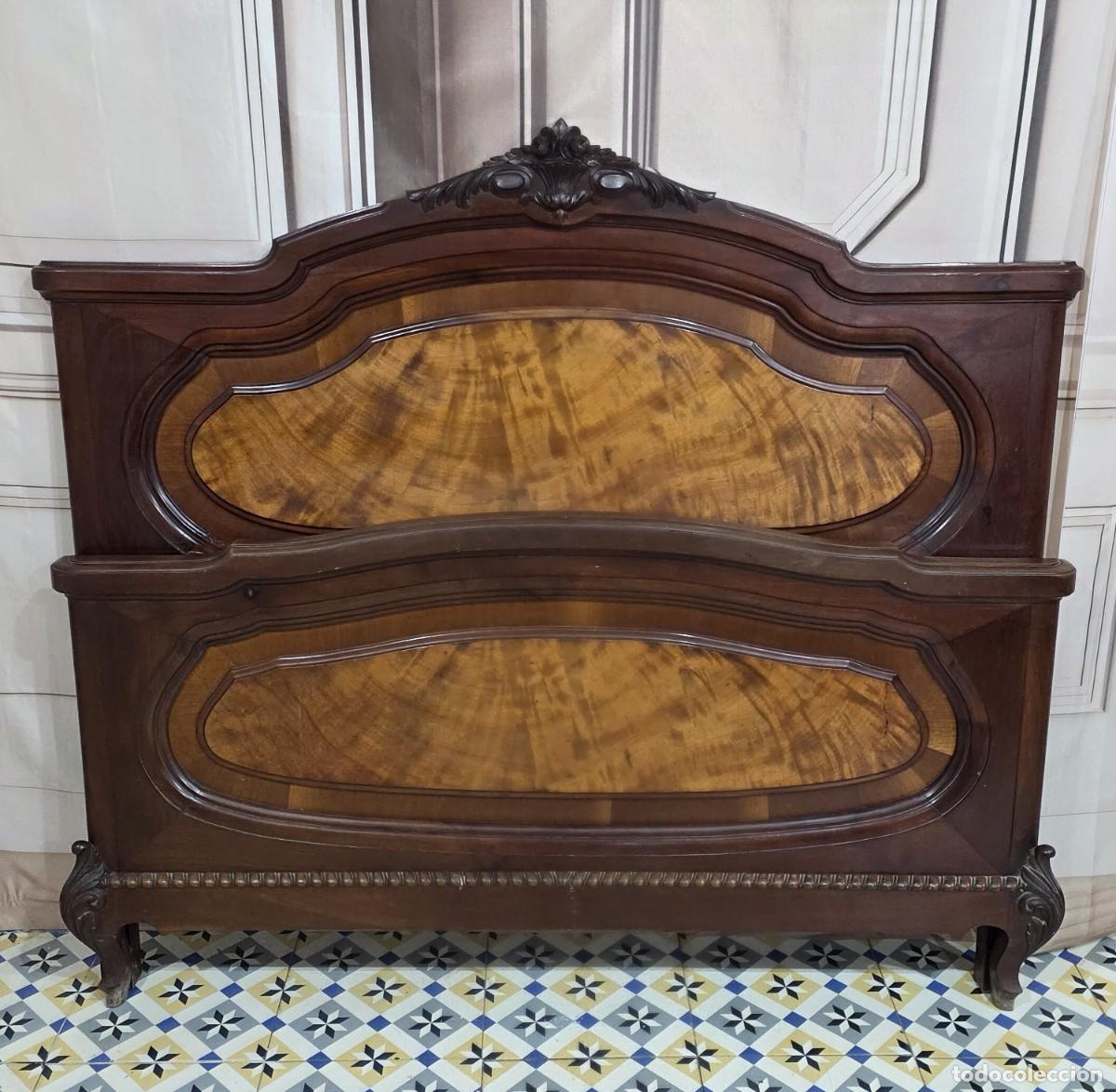 Antig&uuml;edades: Cama antigua de madera, estilo franc&eacute;s Luis XV - Foto 2