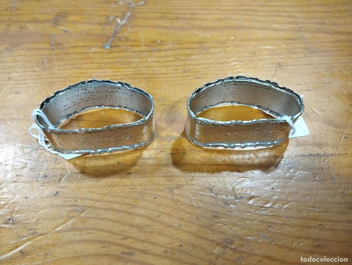 Antig&uuml;edades: DOS 2 ARGOLLAS DE PLATA LABRADA SERVILLETA. - Foto 1