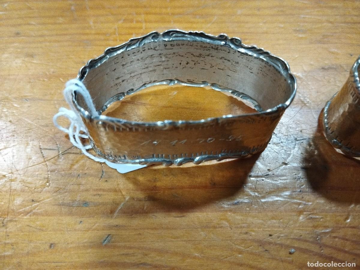 Antig&uuml;edades: DOS 2 ARGOLLAS DE PLATA LABRADA SERVILLETA. - Foto 2