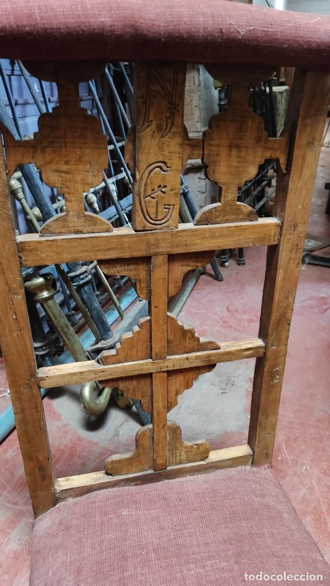 Antig&uuml;edades: Reclinatorio rustico, con iniciales grabadas - Foto 2