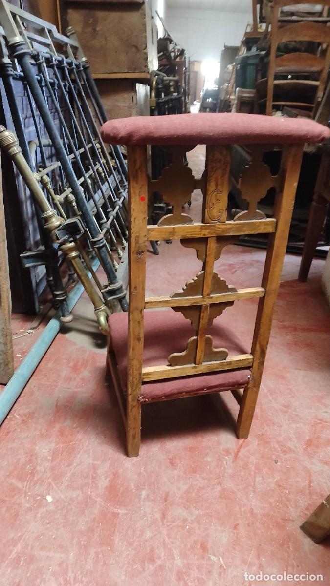 Antig&uuml;edades: Reclinatorio rustico, con iniciales grabadas - Foto 3